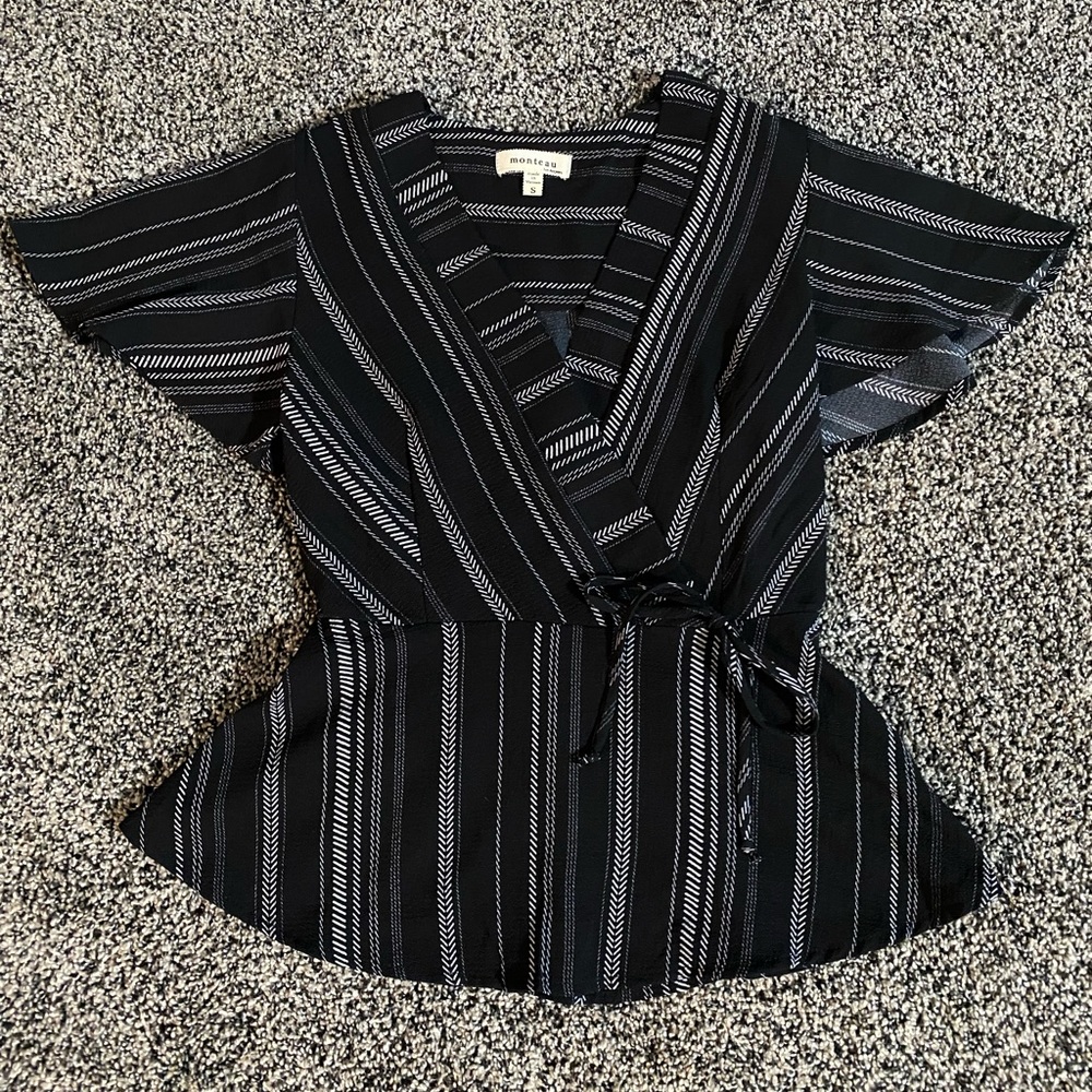 Monteau blouse size small